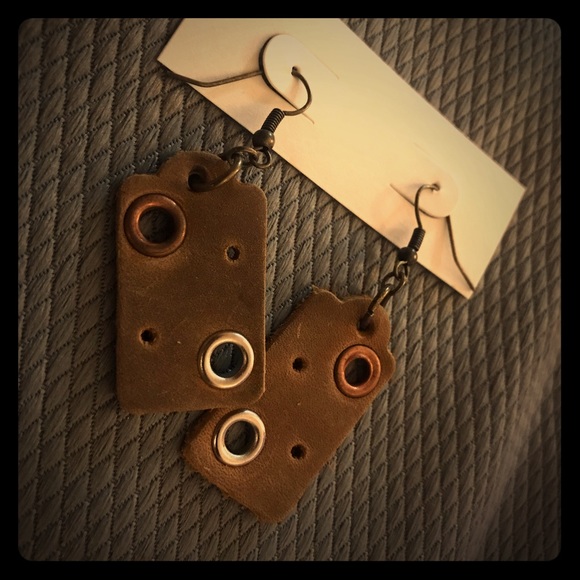 Earrings - Picture 1 of 2